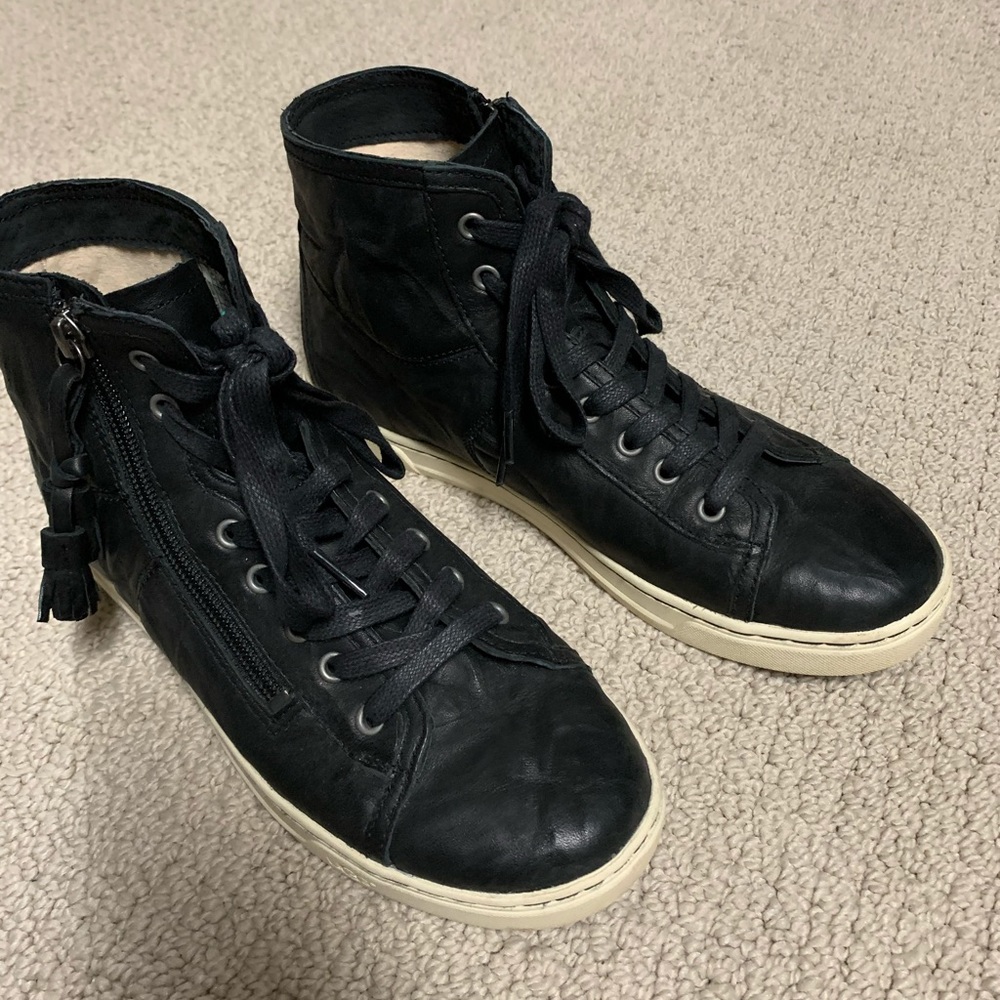 Ugh sneakers with shearling inserts 8.5